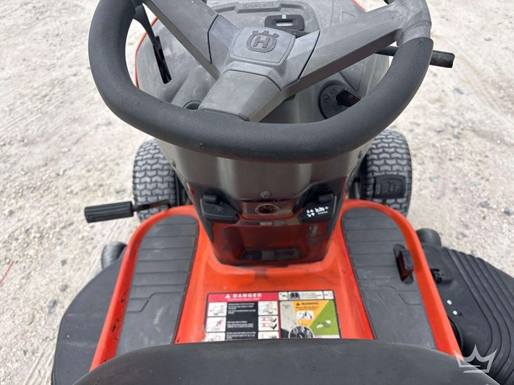 2014-husqvarna-yth18k-46in-riding-lawn-mower-image-6