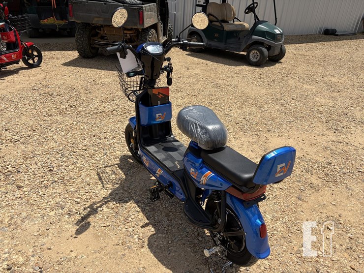 2026-blue-electric-moped-image-2