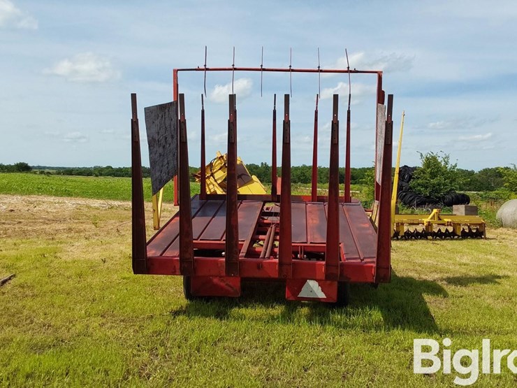 new-holland-1033-image-6