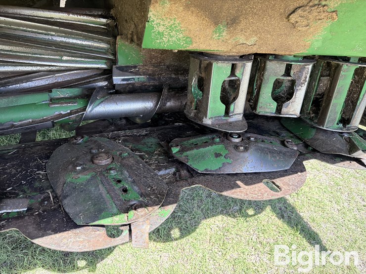 2020-john-deere-w235-image-12