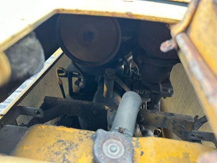 1985-john-deere-450e-image-22