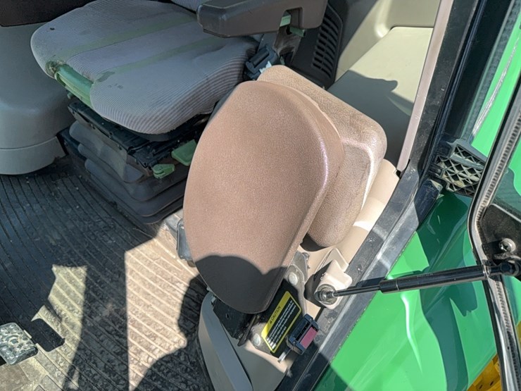 john-deere-7520-image-37