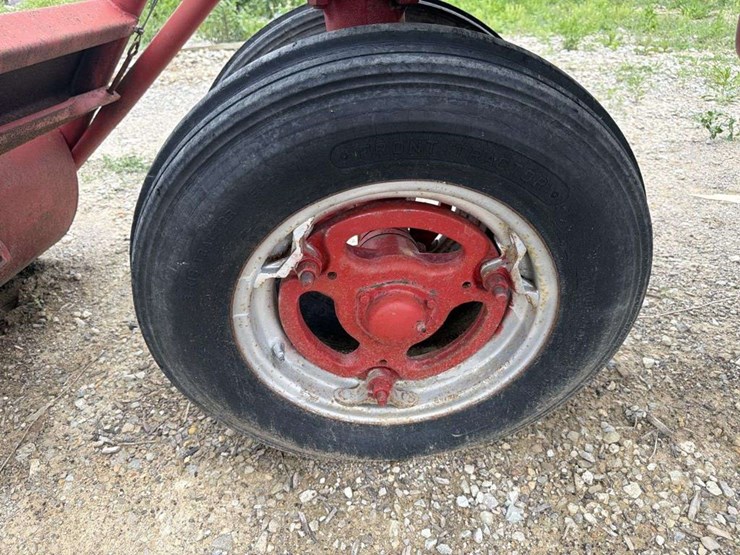 farmall-m-loader-tractor-image-8