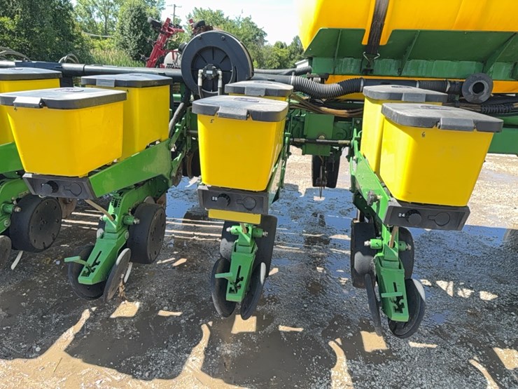 john-deere-1770-image-39
