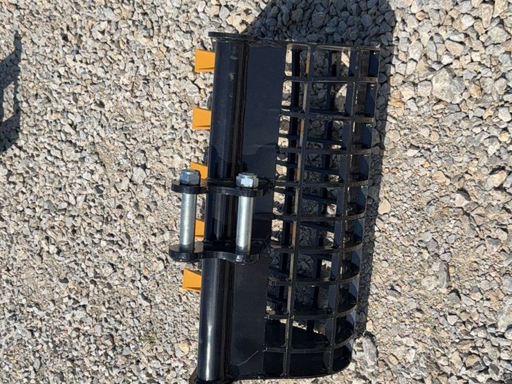 22”-mini-excavator-skeleton-bucket-image-3