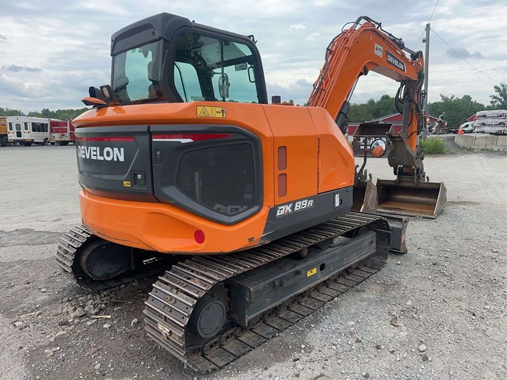 2023-develon-dx89r-excavator-with-2-buckets-image-5
