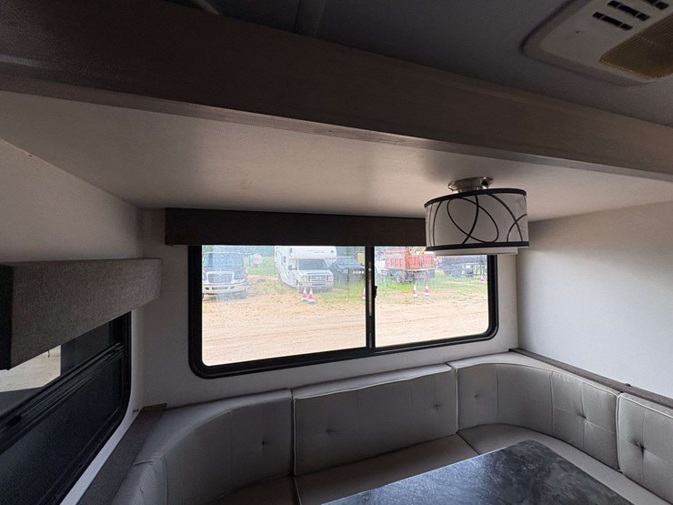 2022-forrest-river-tracer-27'-travel-trailer-image-22