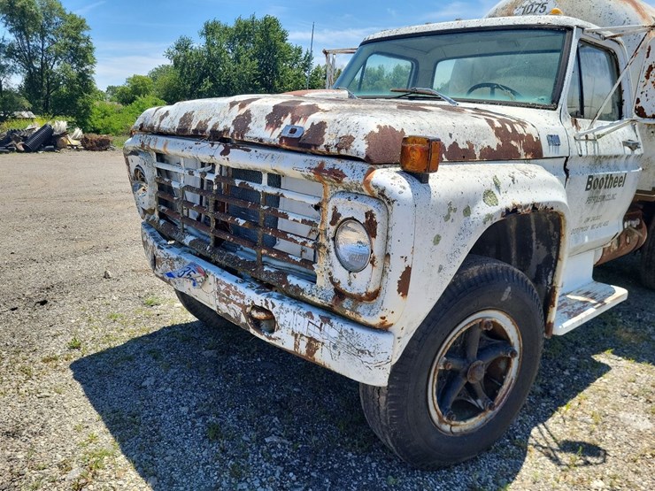 ford-f700-image-48