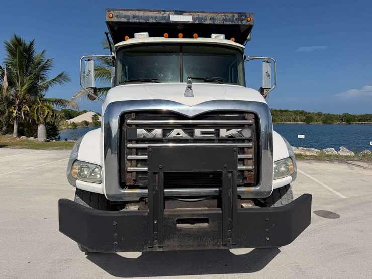 2006-mack-granite-ct713-image-6