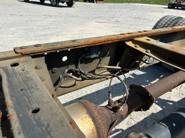 2016-ford-f550-xl-image-33