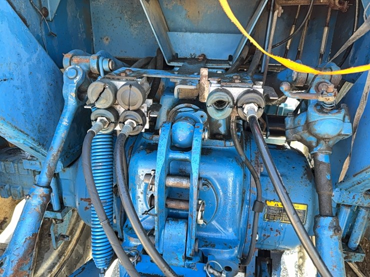1980-ford-7700-image-8