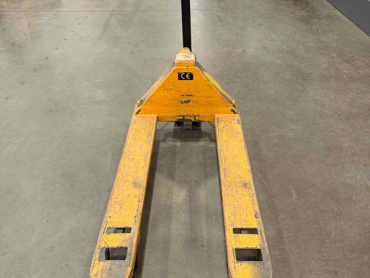 manual-pallet-jack-image-2