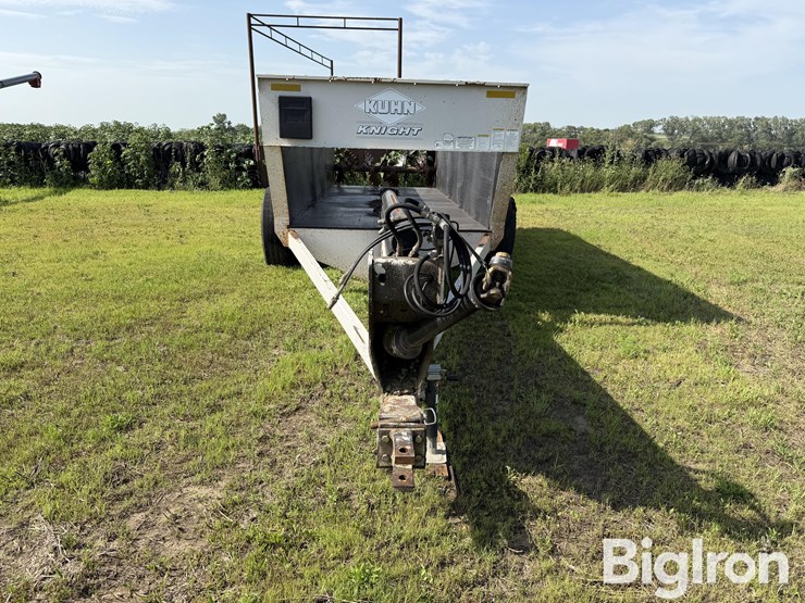 kuhn-2054-pull-type-hydra-push-manure-spreader-image-2