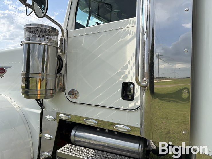 2015-peterbilt-388-image-18