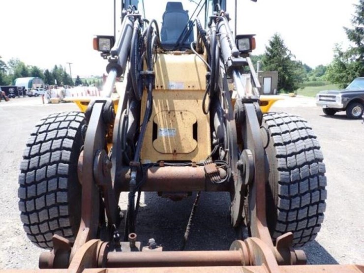 2011-new-holland-w110b-image-30