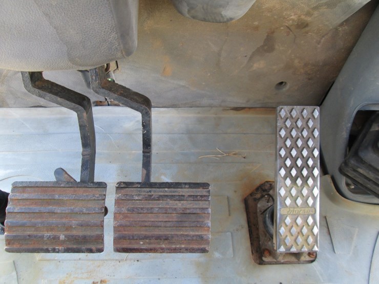 2004-caterpillar-420d-image-42