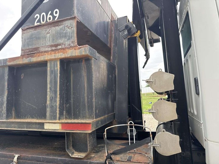 2010-freightliner-roll-off-truck-image-25