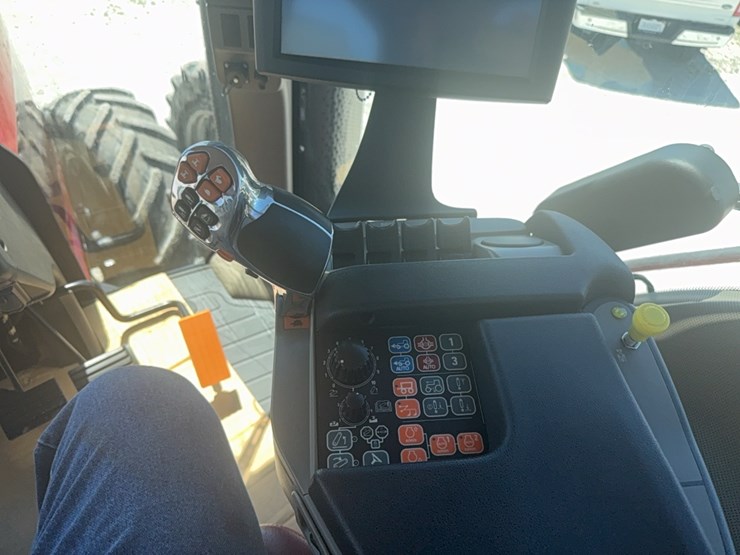2020-case-ih-magnum-340-image-40