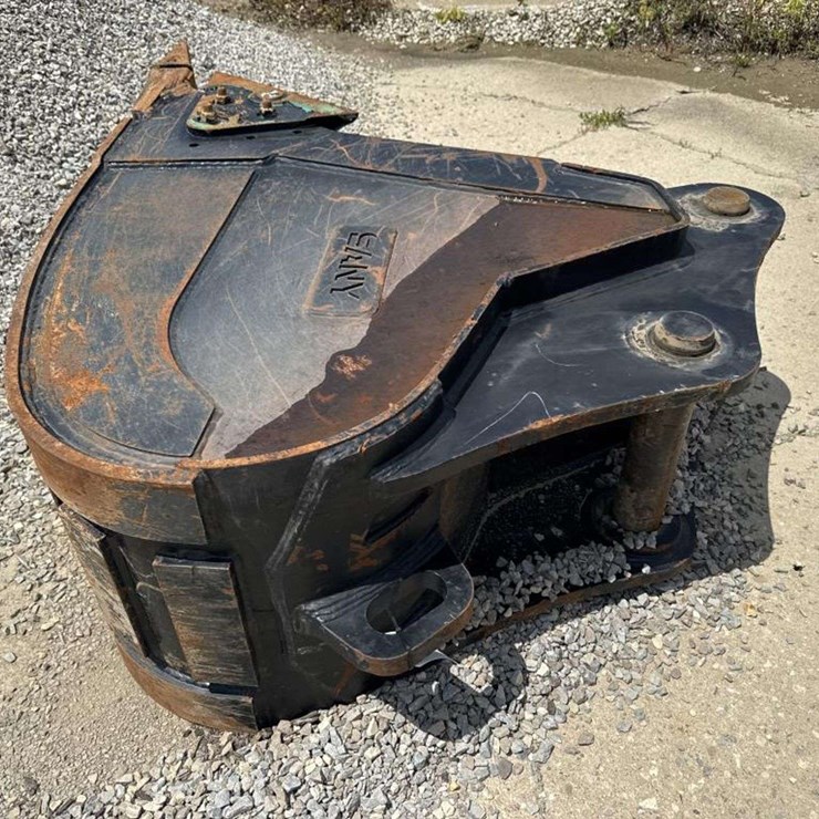 24 inch Tooth Bucket Attachment