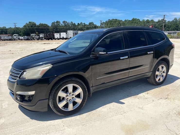 2017-chevrolet-traverse-image-1