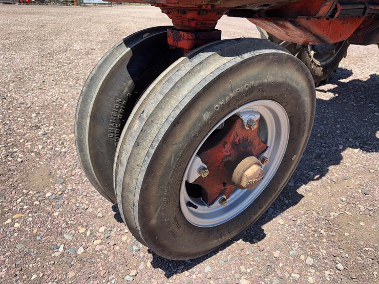 1958-case-801-b-tractor-image-31