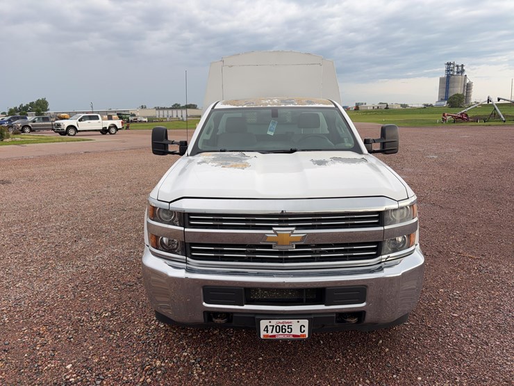 2015-chevrolet-silverado-3500-image-2