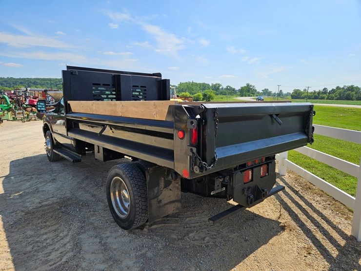 2003-ford-f550-image-3