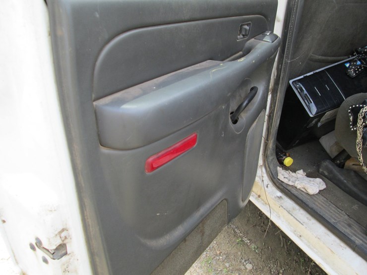 2005-gmc-2500hd-image-21