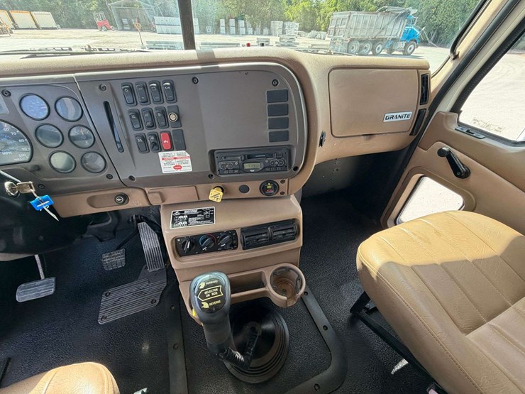 2006-mack-granite-ct713-image-25