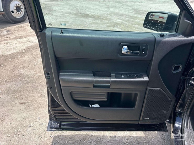2016-ford-flex-image-14
