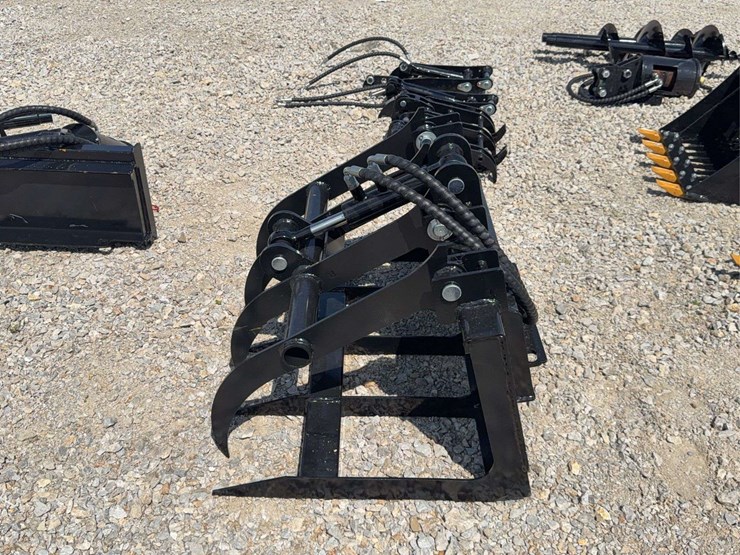 hydraulic-mini-skid-steer-root-grapple-image-2