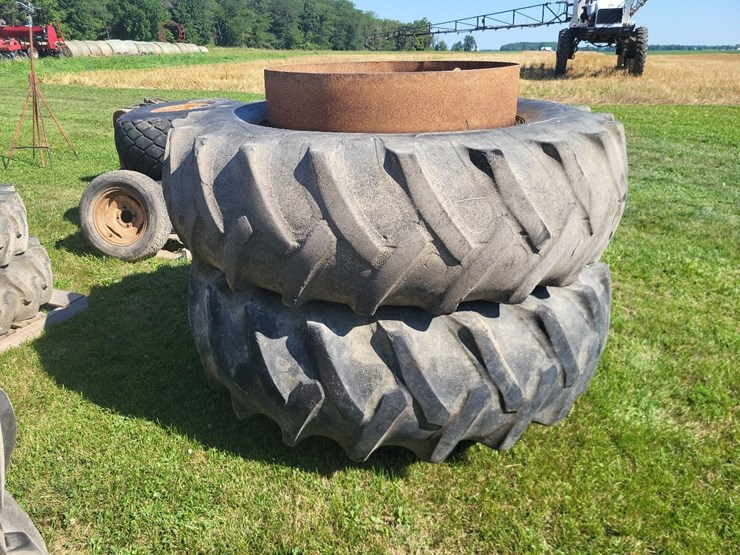 (1)-pair-of-20.8-38-t-rail-duals-w/hardware-image-2