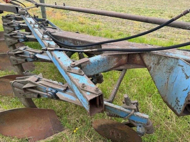 white-5-furrow-plow-image-12