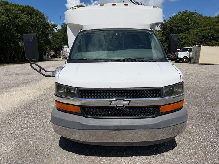 2009-gmc-3500-image-7
