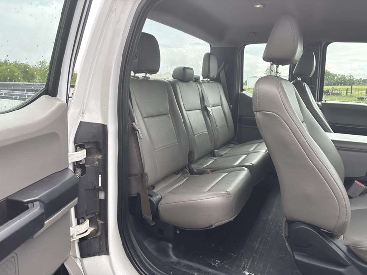 2015-ford-f150-xl-image-13