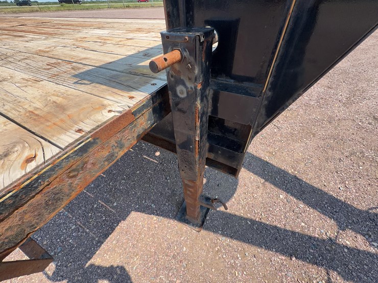 2016-dct-830gs38-gooseneck-trailer-image-15