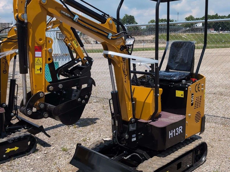 cfg-industries-mini-excavator---h13r-image-1