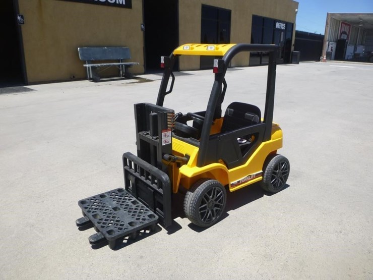 dls-kids-forklift-image-1
