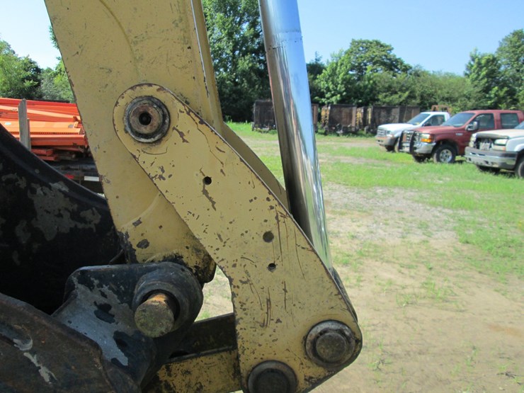 2004-caterpillar-420d-image-8