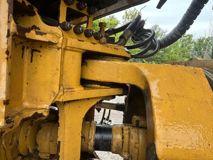 2008-caterpillar-725-image-13