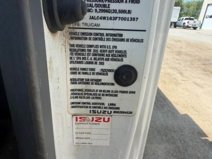 2015-isuzu-npr-image-7