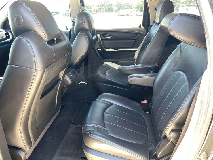 2017-chevrolet-traverse-image-14