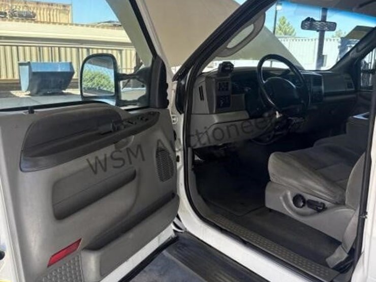 2004-ford-f350-image-27