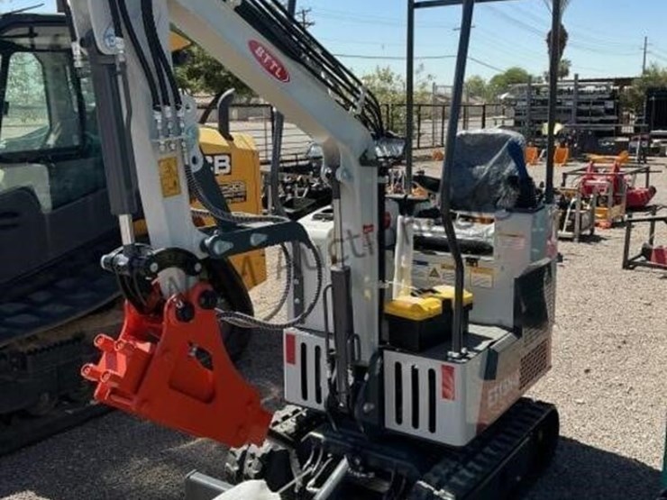 2025-battler-et15h-mini-excavator-image-2