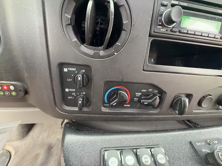 2015-champion-bus-inc.-ch230rl-mini-bus-image-23