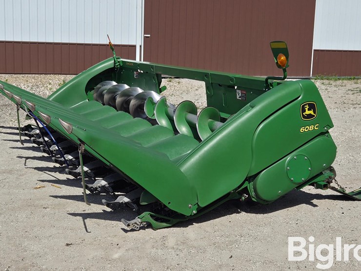 2017-john-deere-608c-image-3