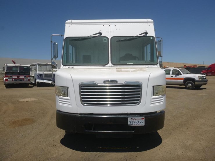 2012-freightliner-mt55-image-8