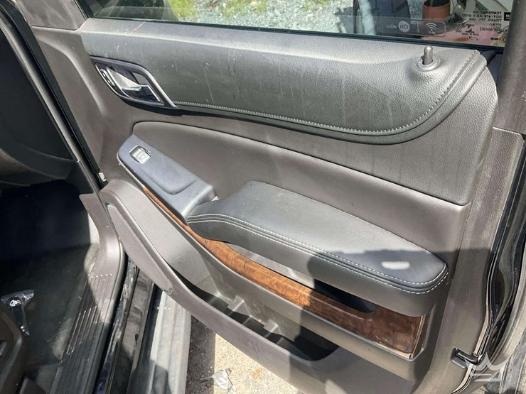 2018-chevrolet-tahoe-image-23