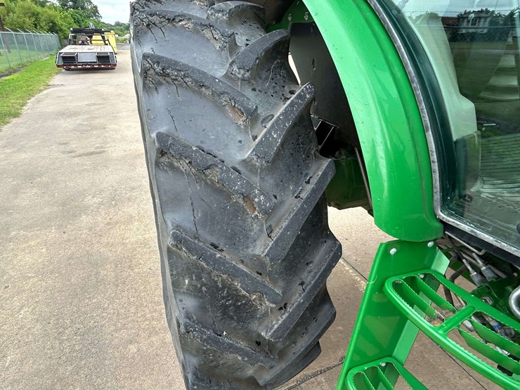 2019-john-deere-6120e-image-22