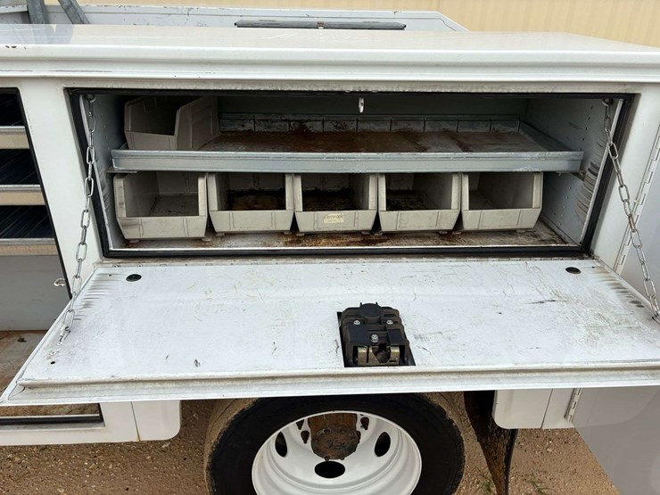 2016-ford-f550-image-23